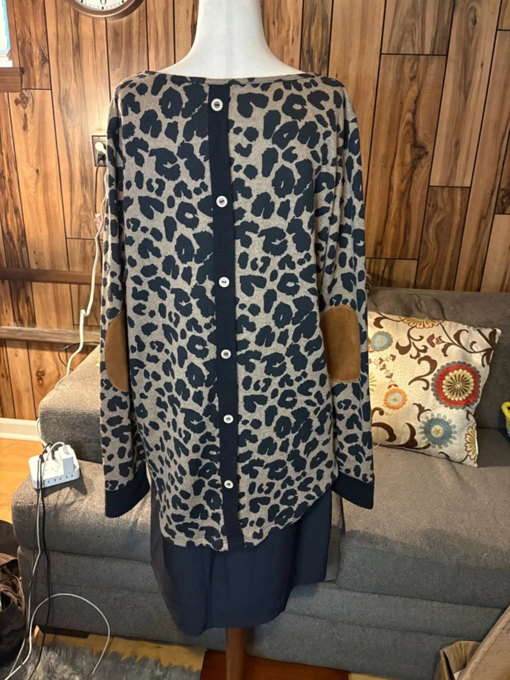 Pink Clover Leopard Print Long Sleeve Top in Tan and Black NWOT - Picture 2 of 6